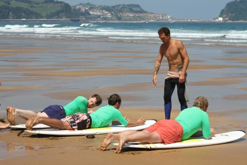 Zarautz Beachside Surf Camp Exterior photo